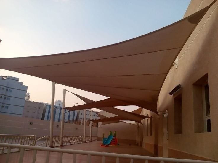 صورة تركيب المظلات - مظلات وسواتر المدينة