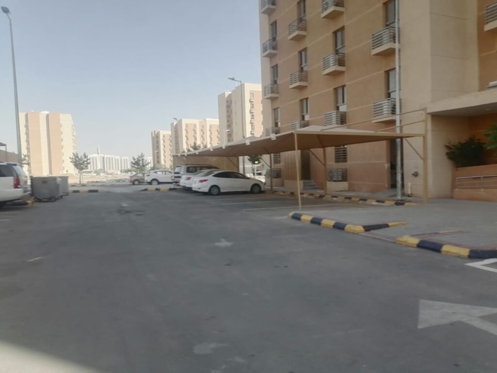 صورة تركيب مظلات سيارات - مظلات وسواتر المدينة